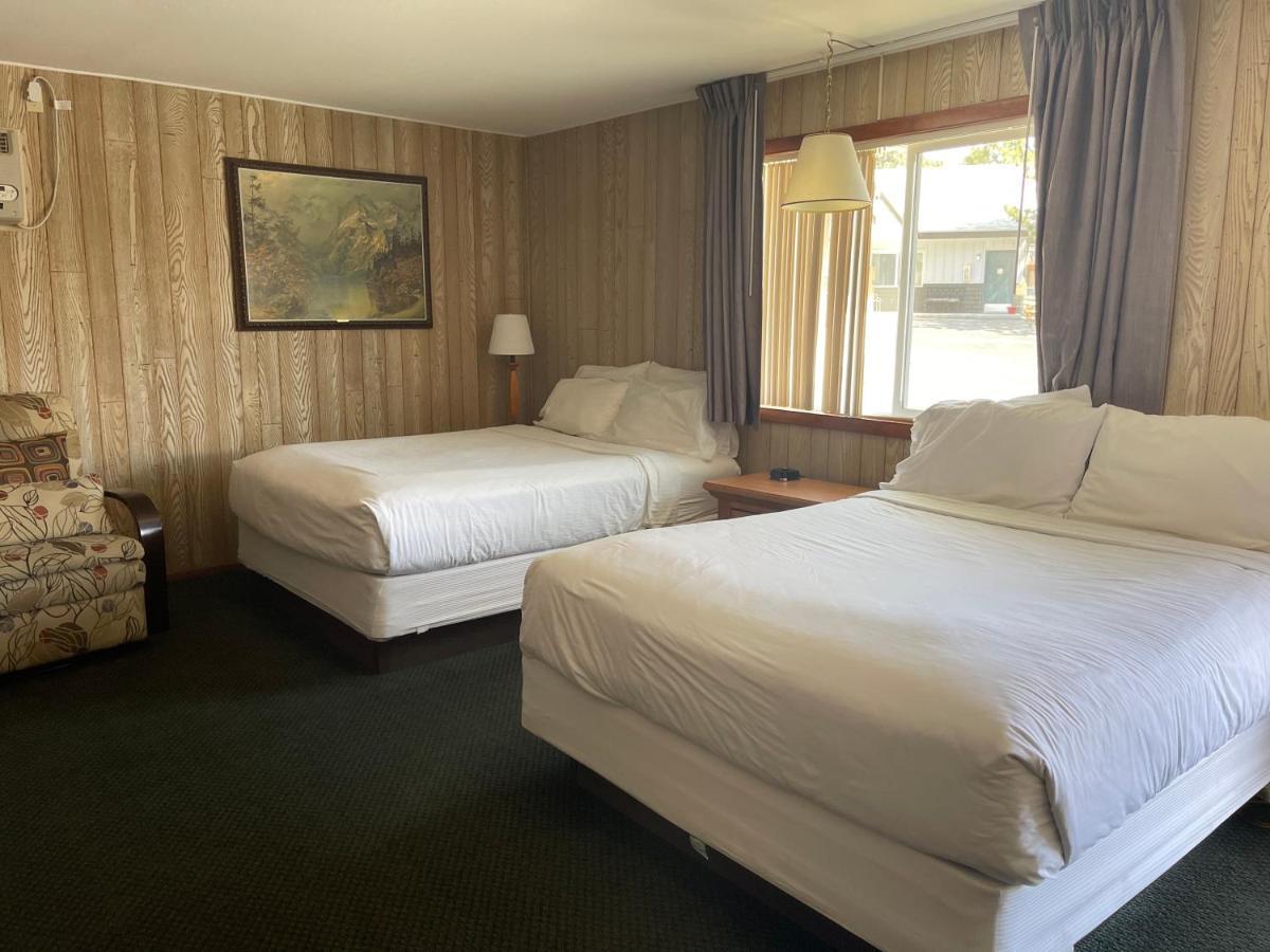 Saddle & Surrey Motel Estes Park Room photo