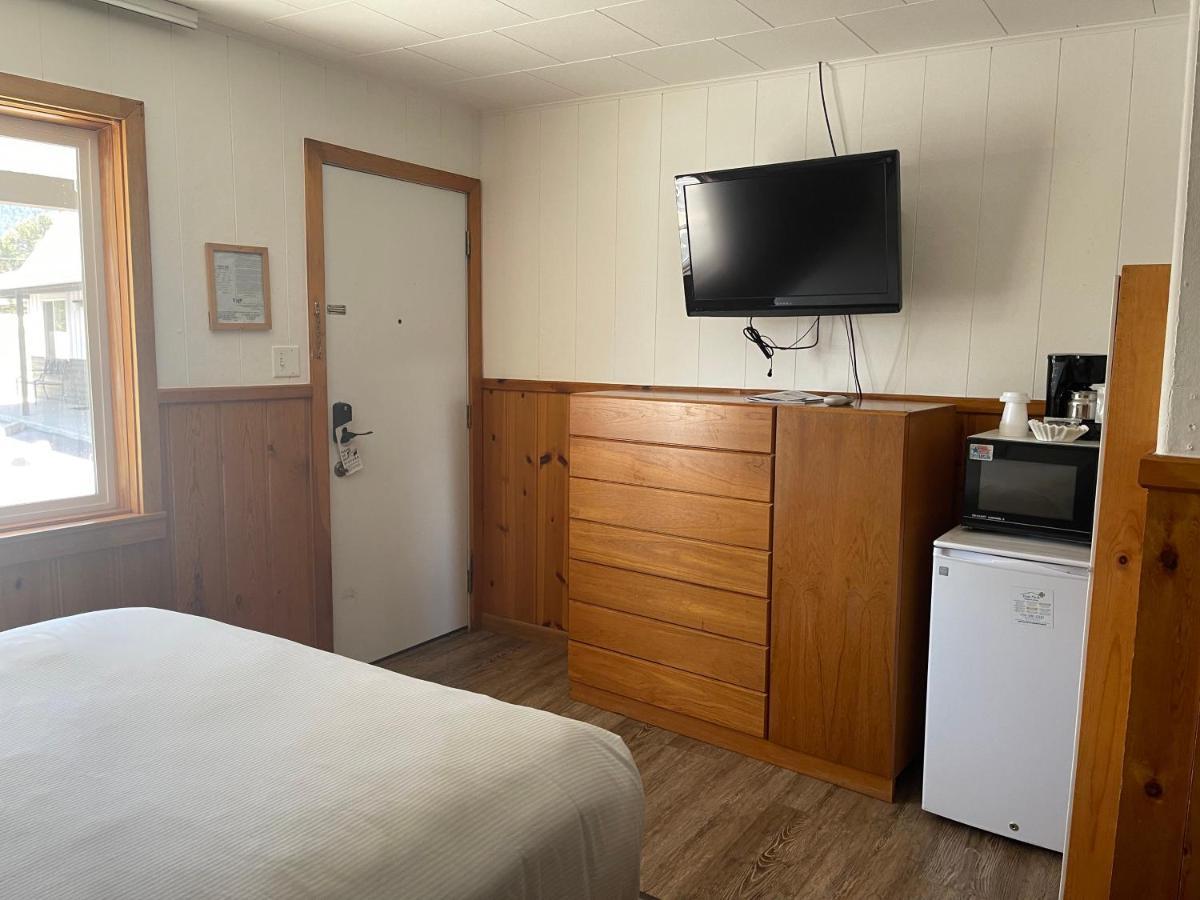 Saddle & Surrey Motel Estes Park Room photo