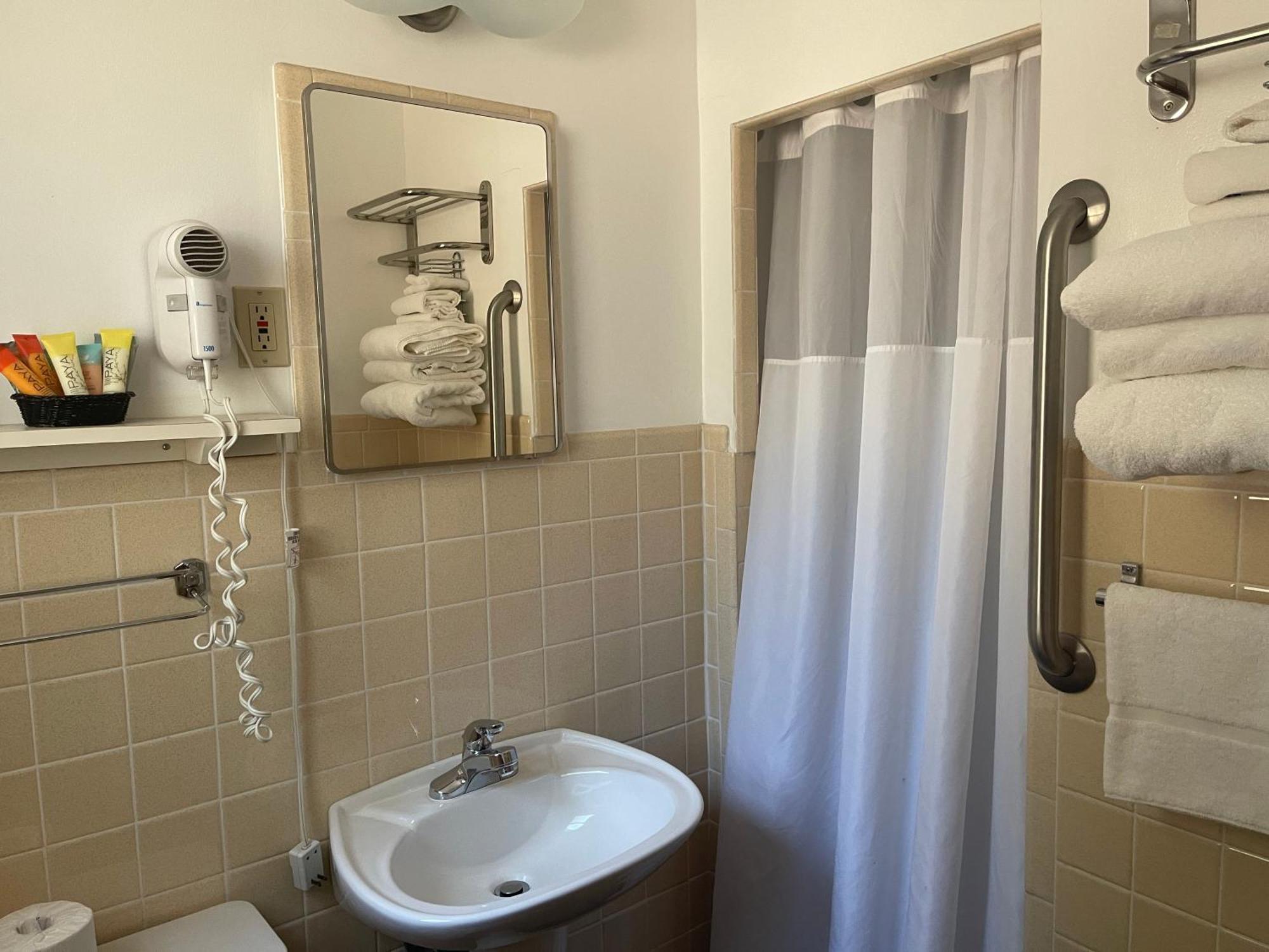 Saddle & Surrey Motel Estes Park Room photo