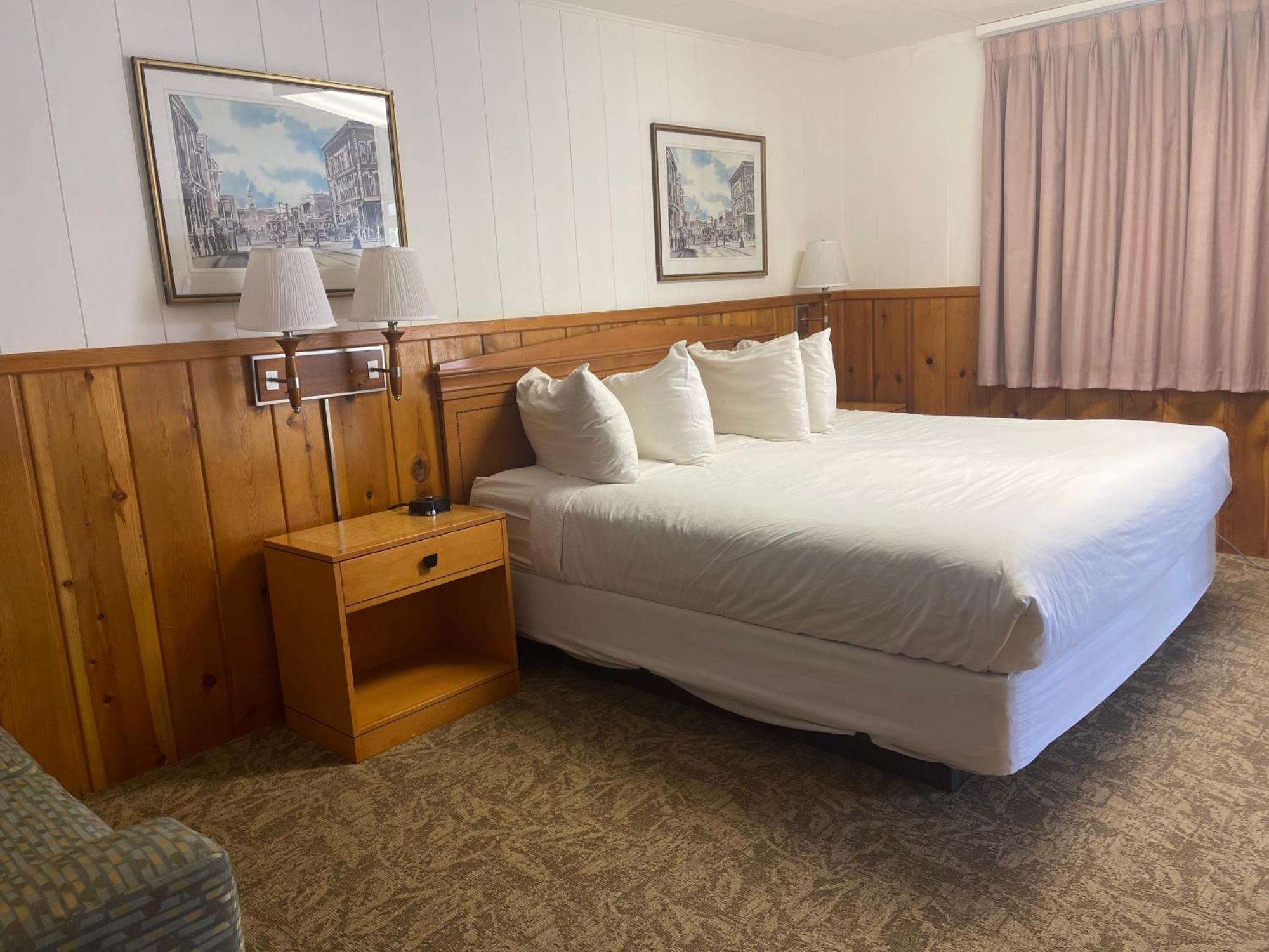 Saddle & Surrey Motel Estes Park Room photo