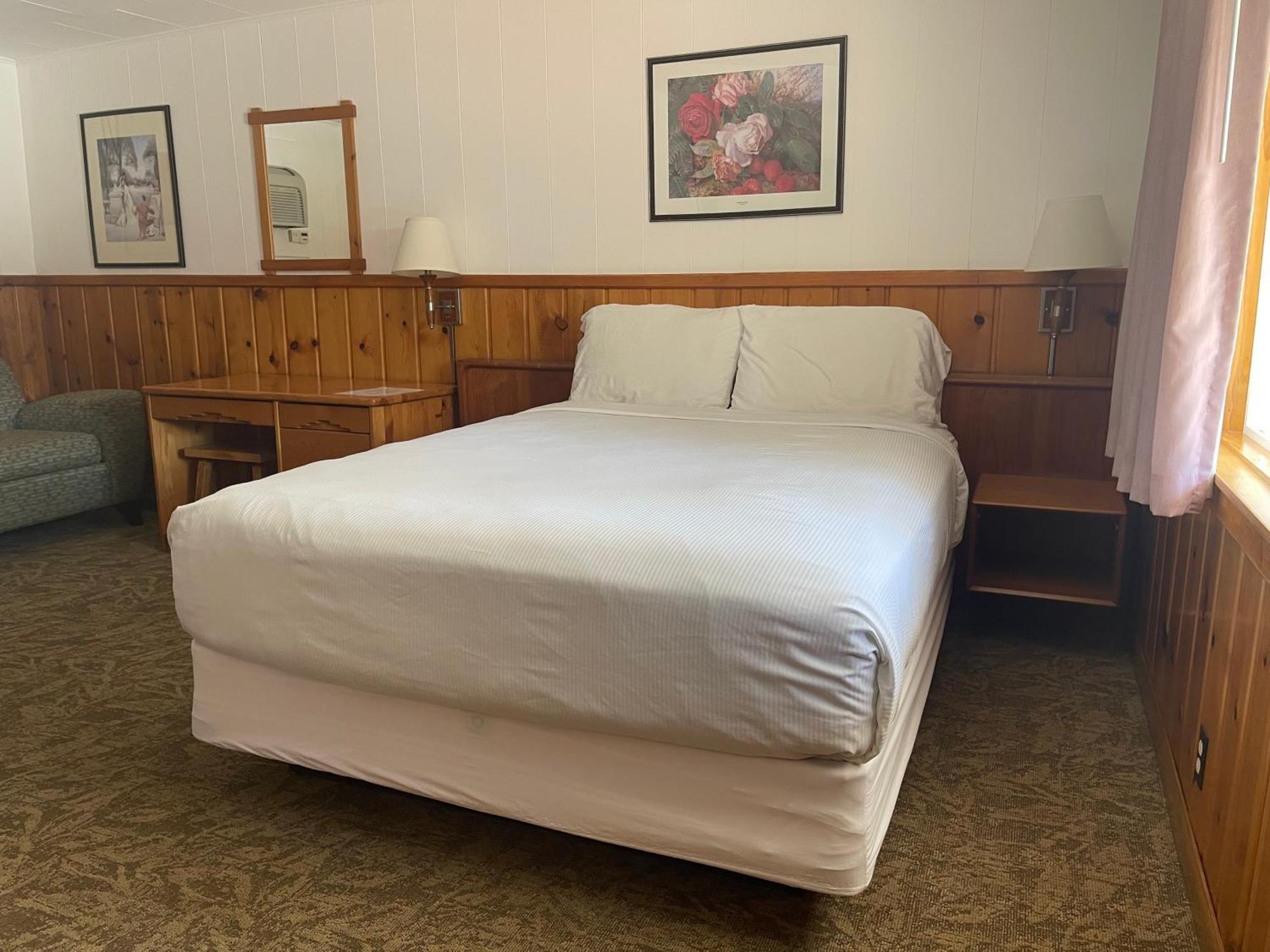 Saddle & Surrey Motel Estes Park Room photo