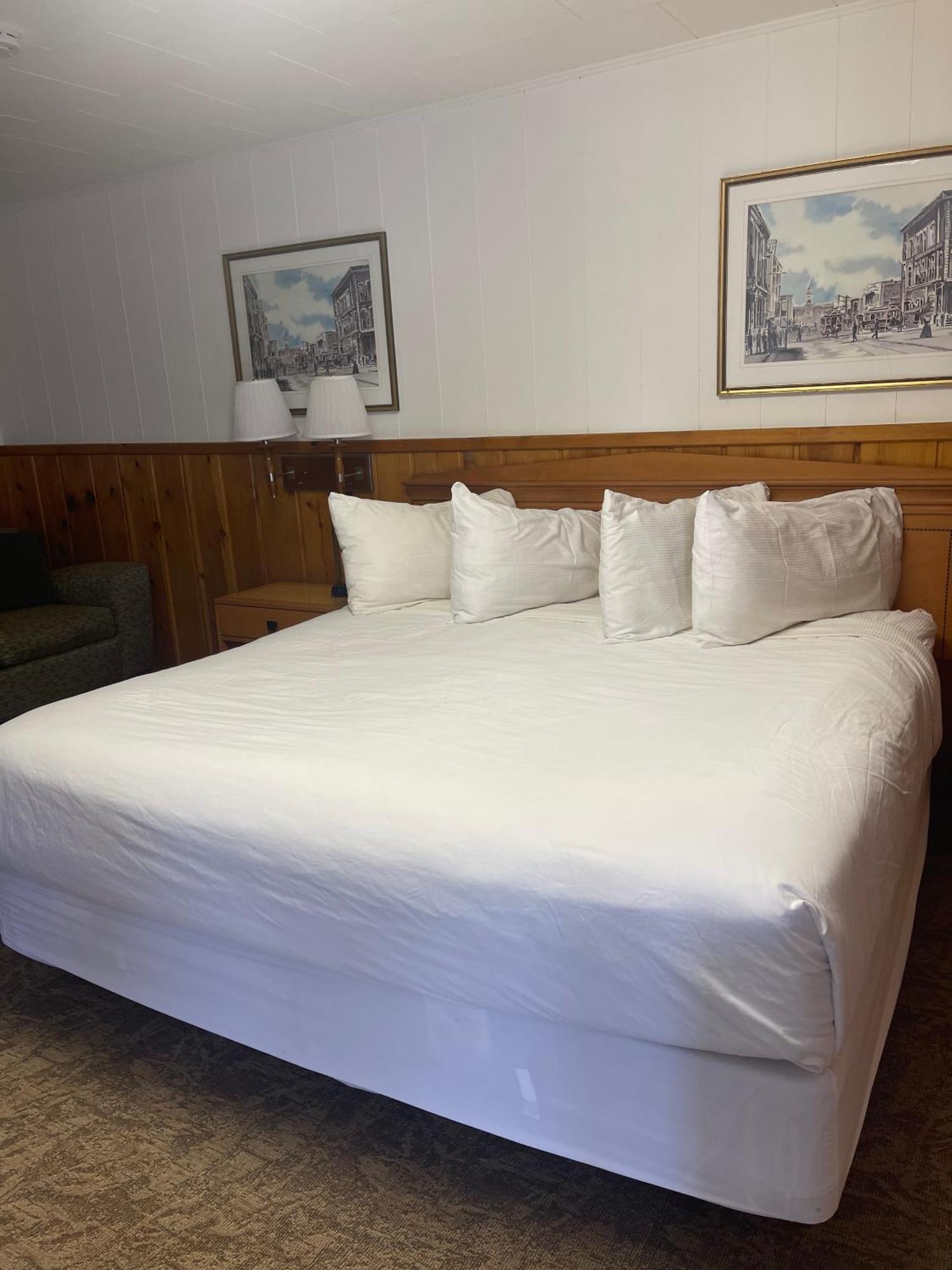 Saddle & Surrey Motel Estes Park Room photo