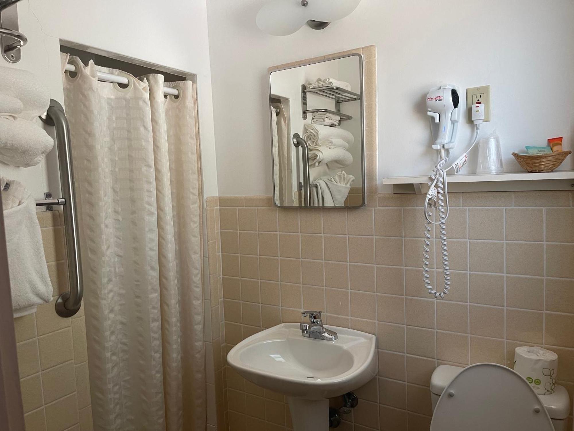 Saddle & Surrey Motel Estes Park Room photo