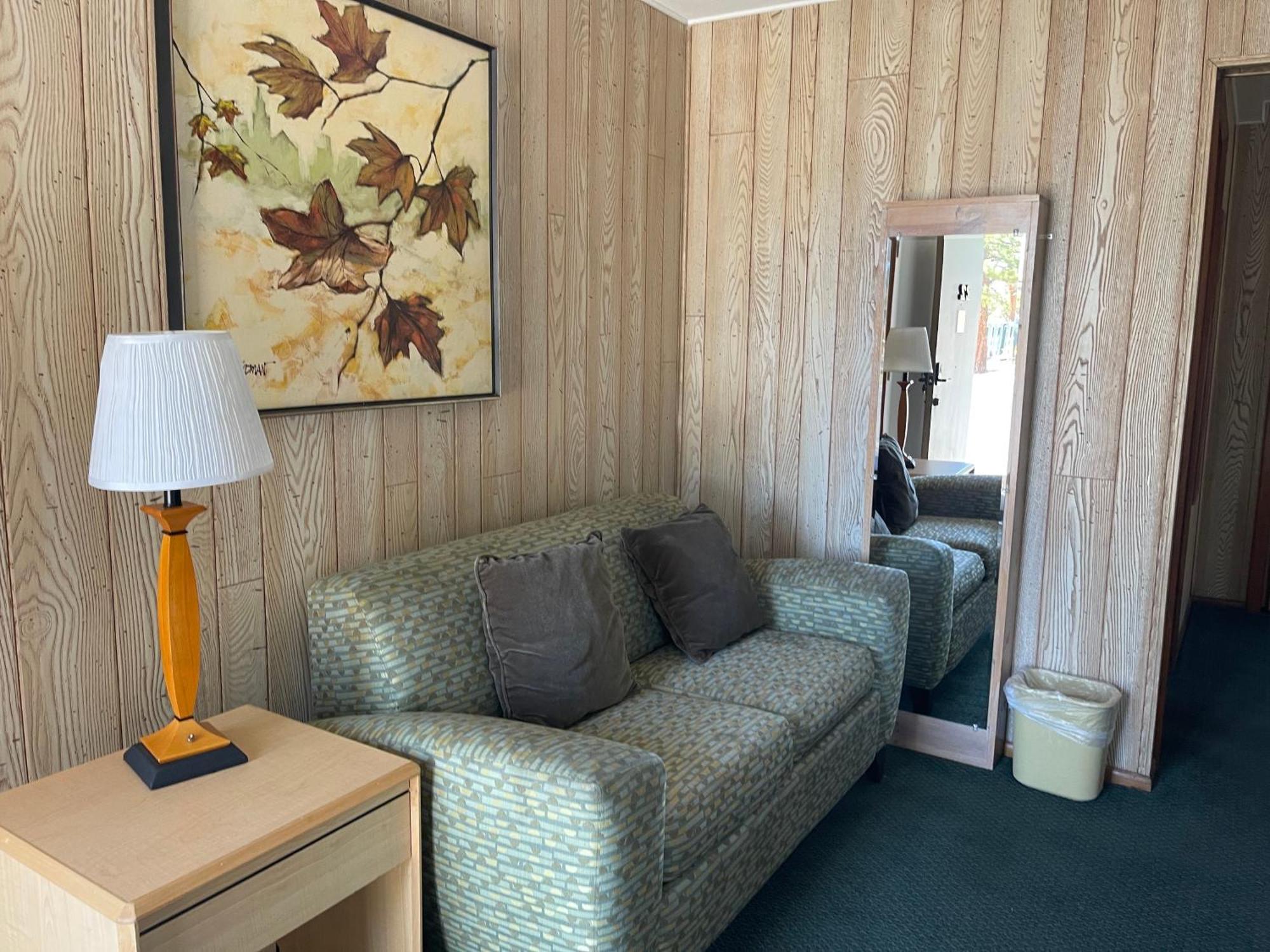 Saddle & Surrey Motel Estes Park Room photo